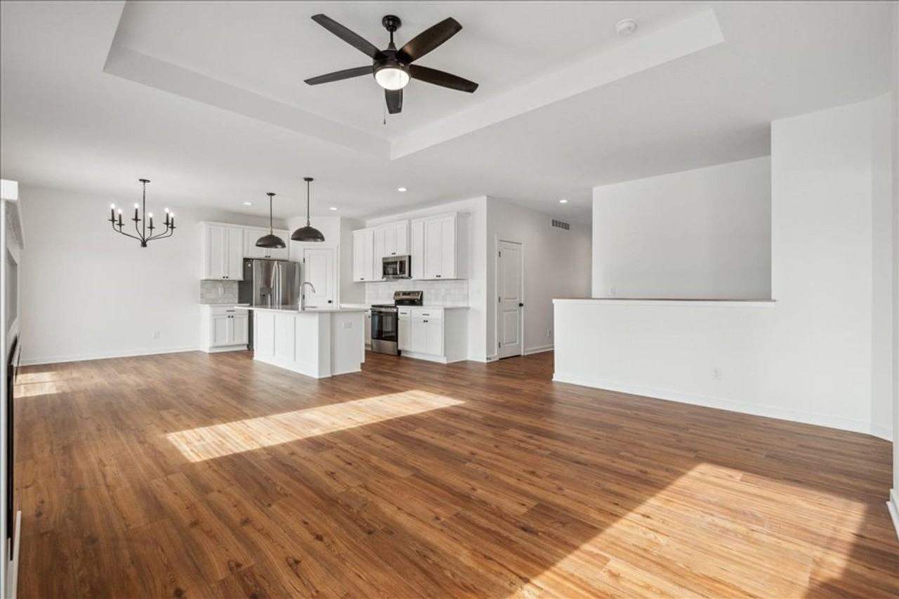 4607 Nw 17th St - Photo 4 of 28