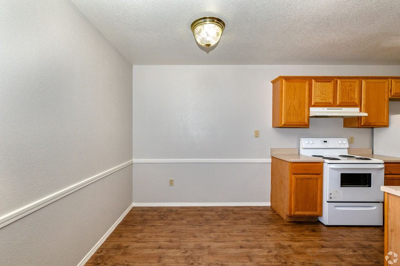 Park Ridge Apartments - Photo 7 of 26