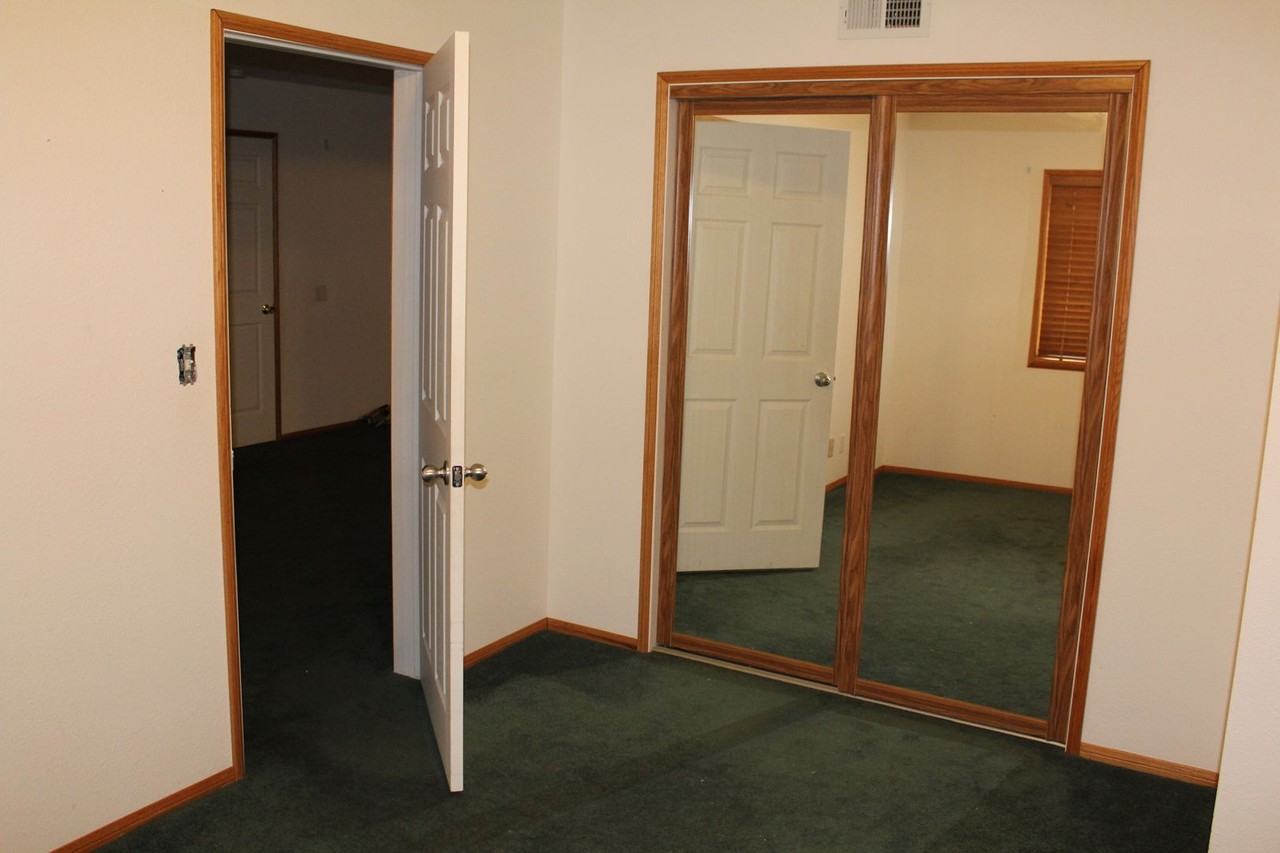 1428 Zermatt Dr - Photo 6 of 9