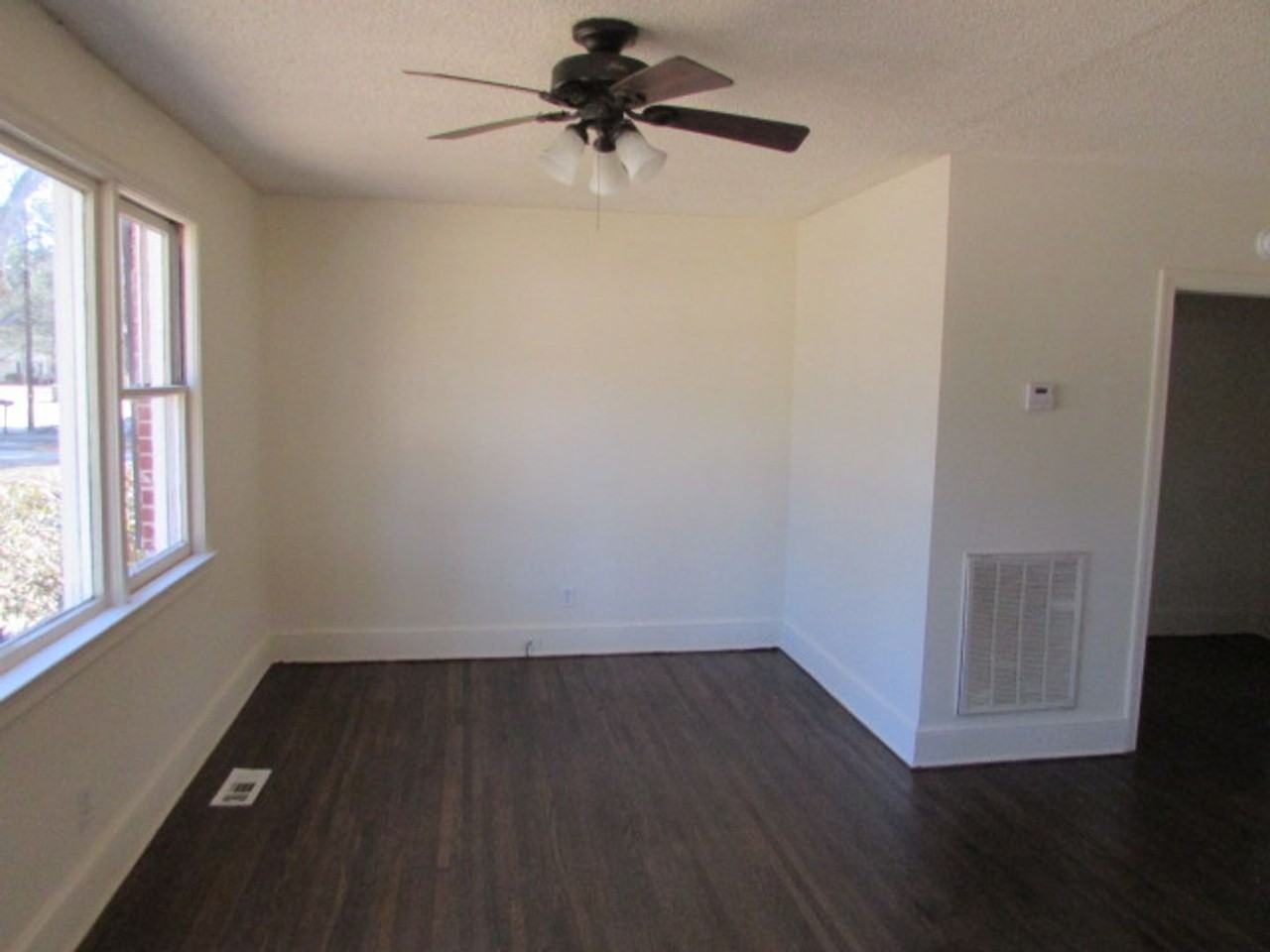 102 Jasmine St - Photo 2 of 8