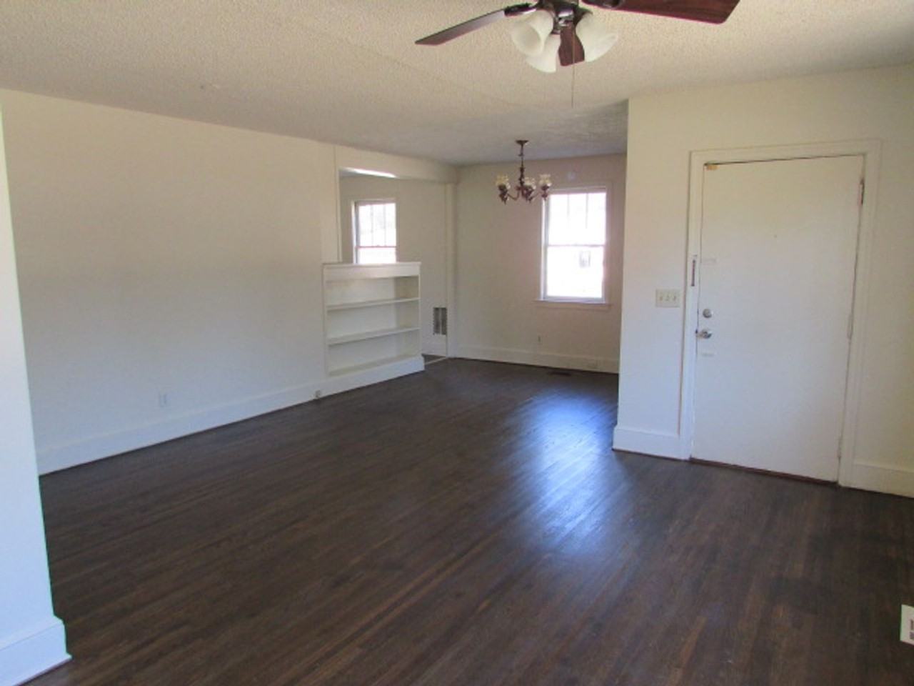 102 Jasmine St - Photo 3 of 8