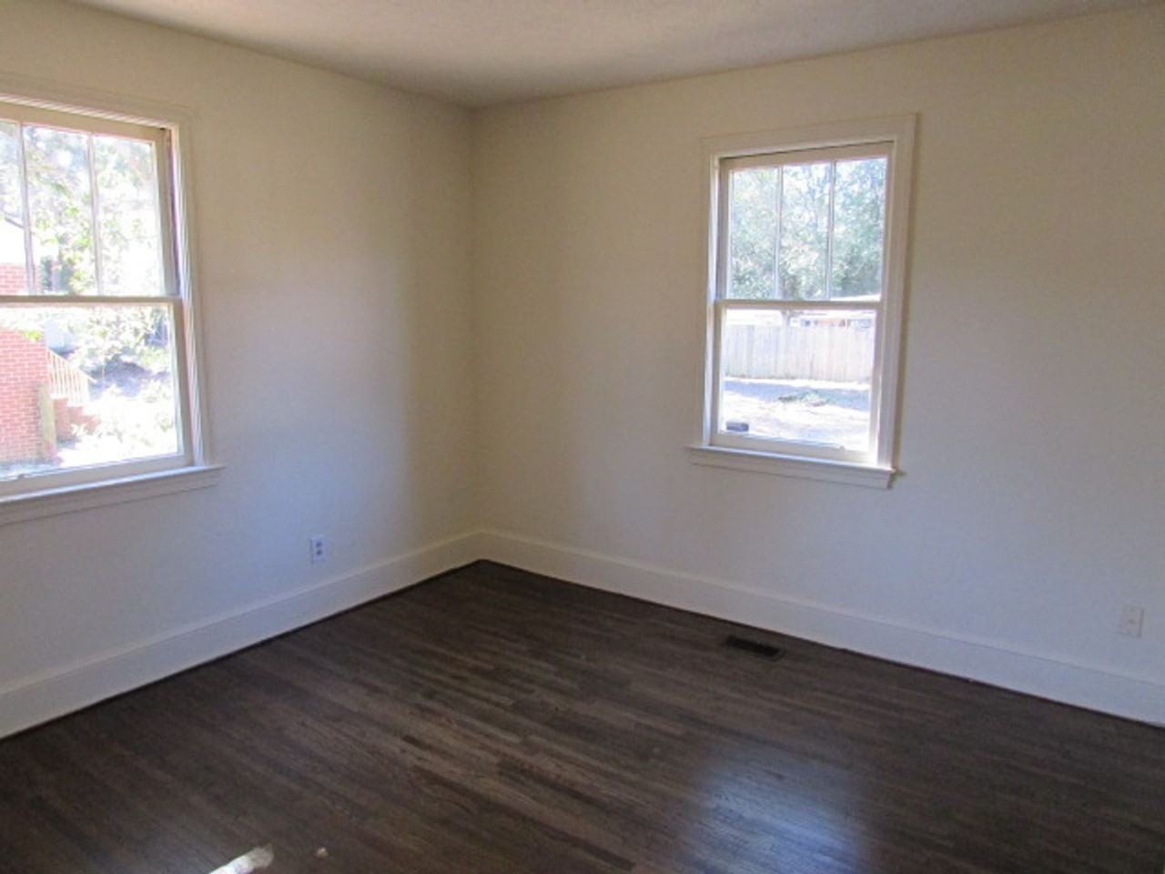 102 Jasmine St - Photo 7 of 8