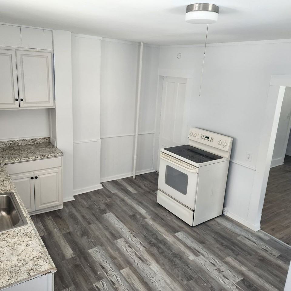 29 Lincoln Pl - Photo 3 of 10