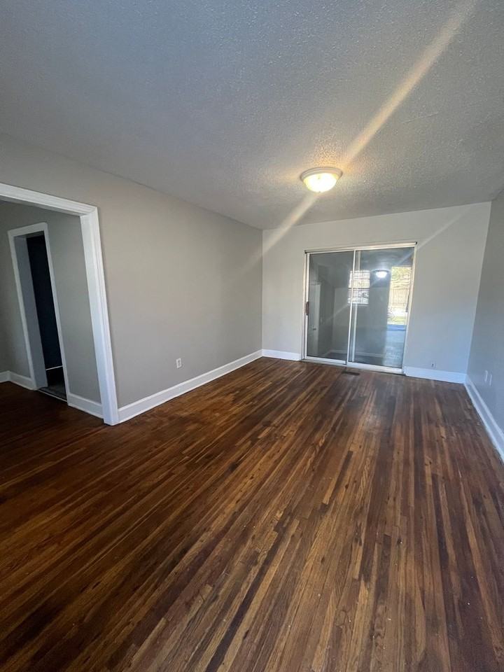 1467 Oberle Ave - Photo 3 of 13