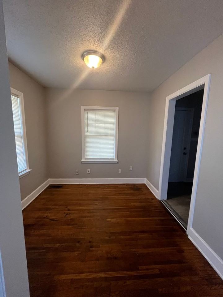 1467 Oberle Ave - Photo 4 of 13