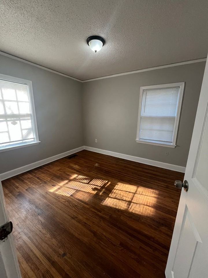 1467 Oberle Ave - Photo 7 of 13