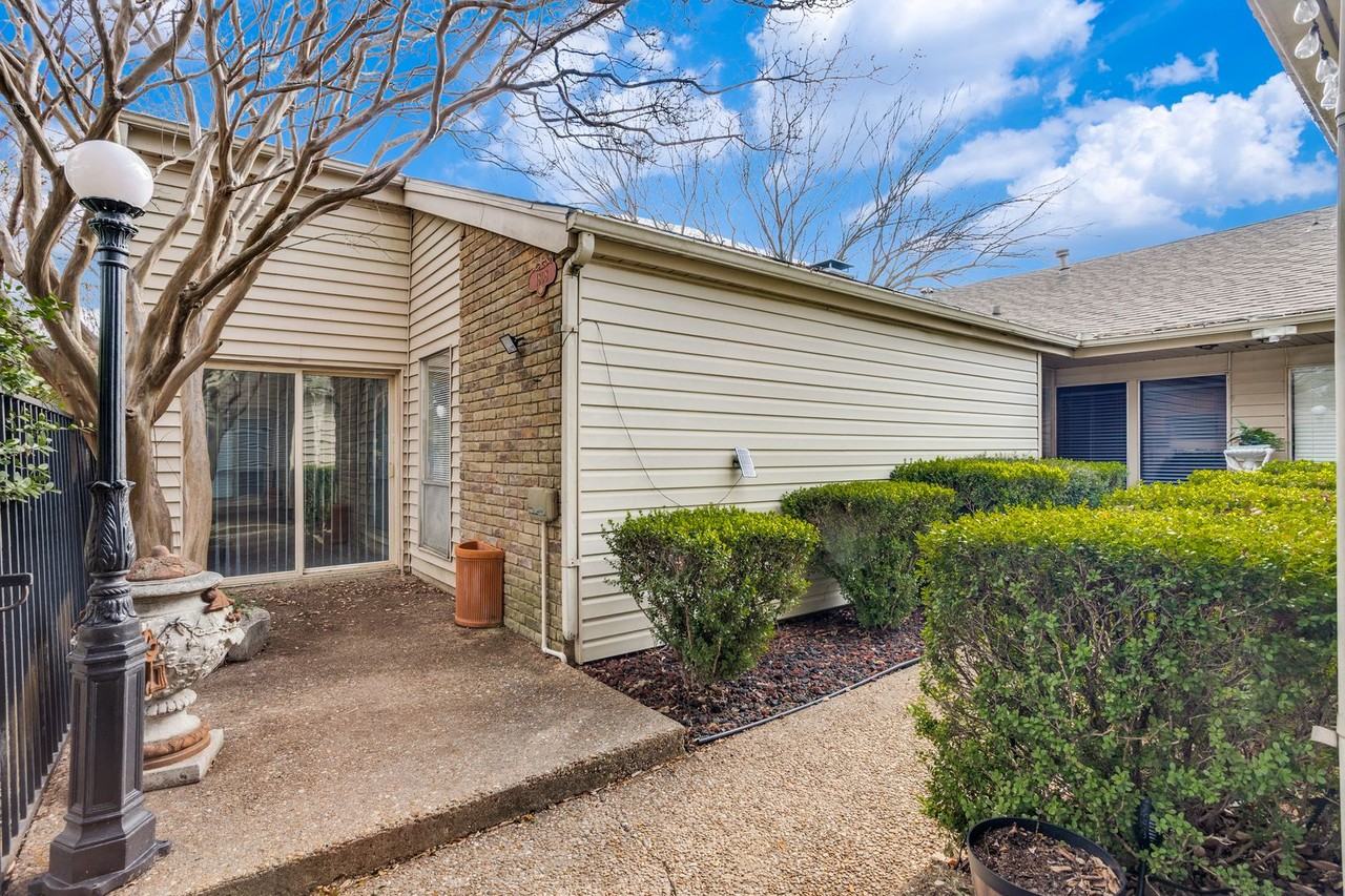 1808 Treehouse Ln - Photo 2 of 13