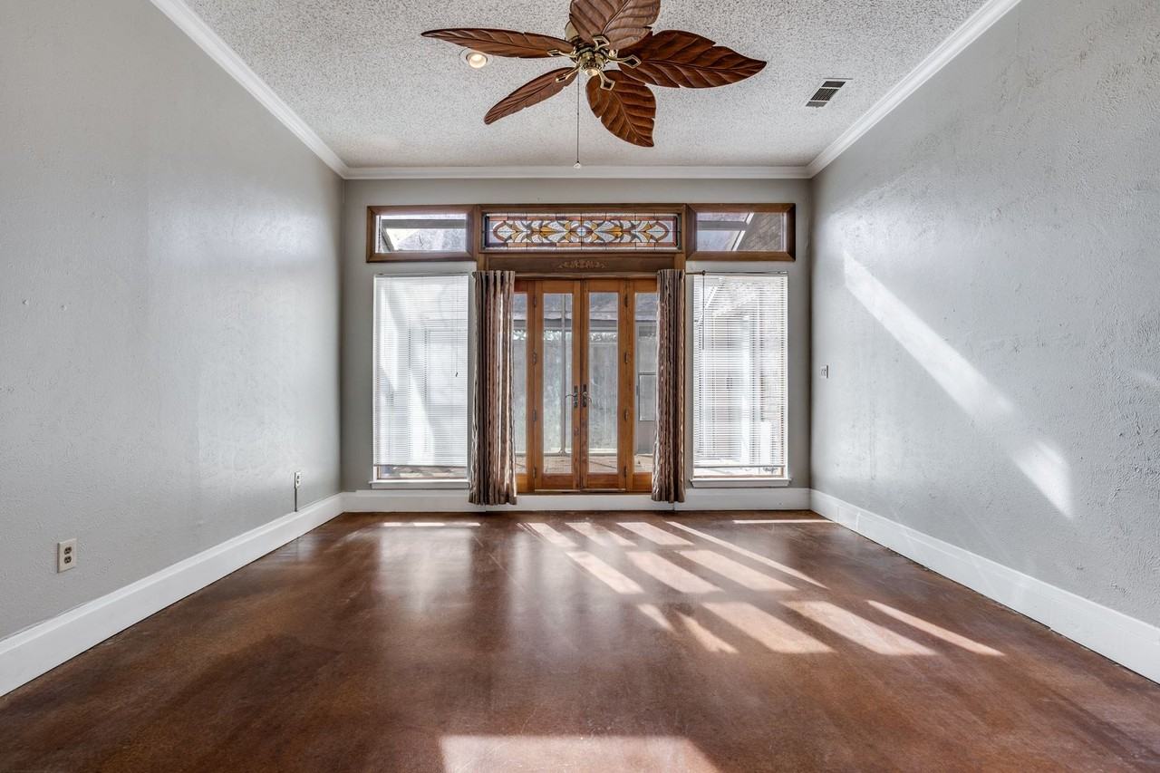 1808 Treehouse Ln - Photo 3 of 13