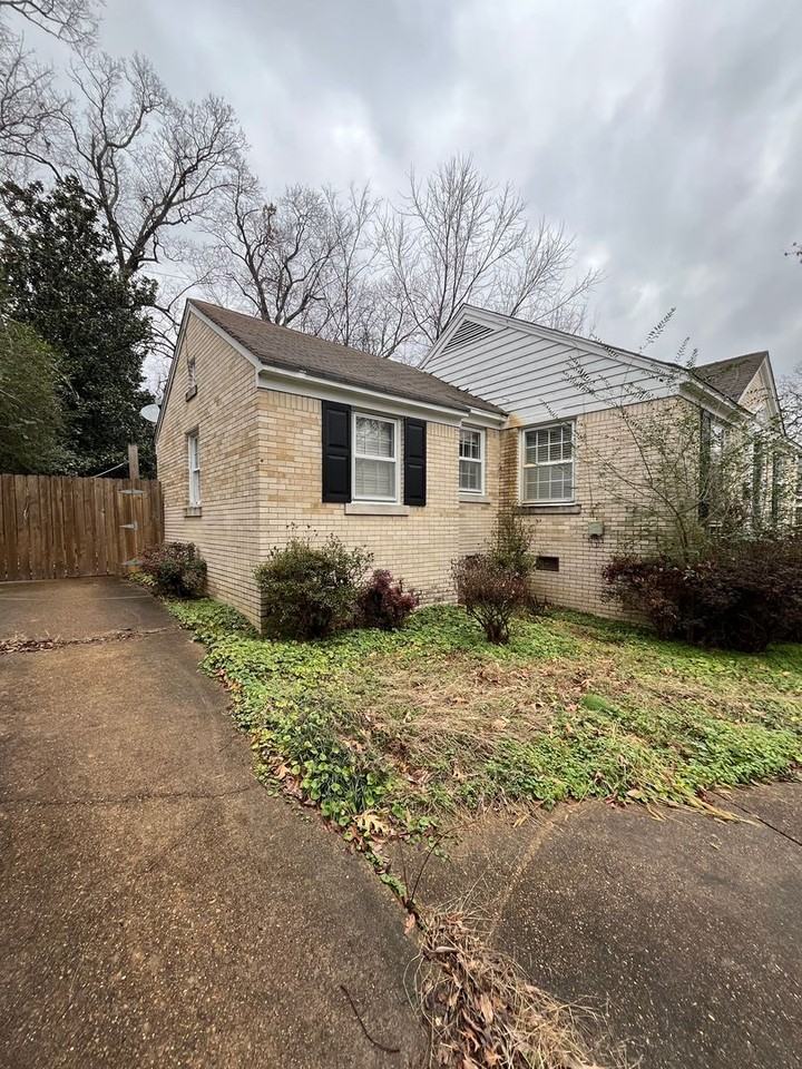 3652 Carrington Rd - Photo 2 of 11