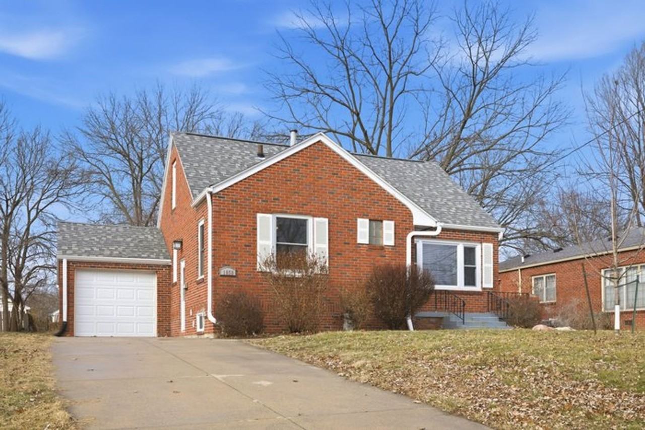 1050 57th St - Photo 2 of 23