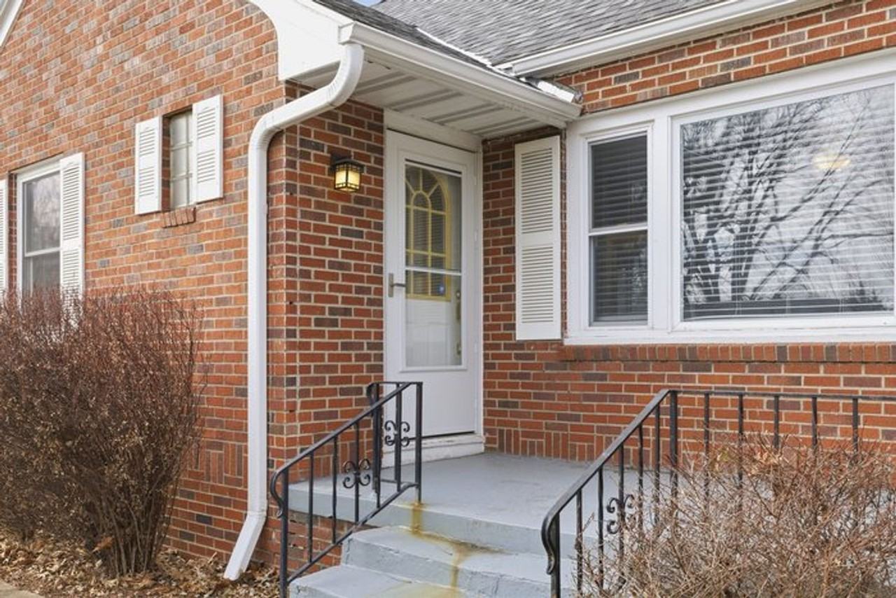 1050 57th St - Photo 3 of 23