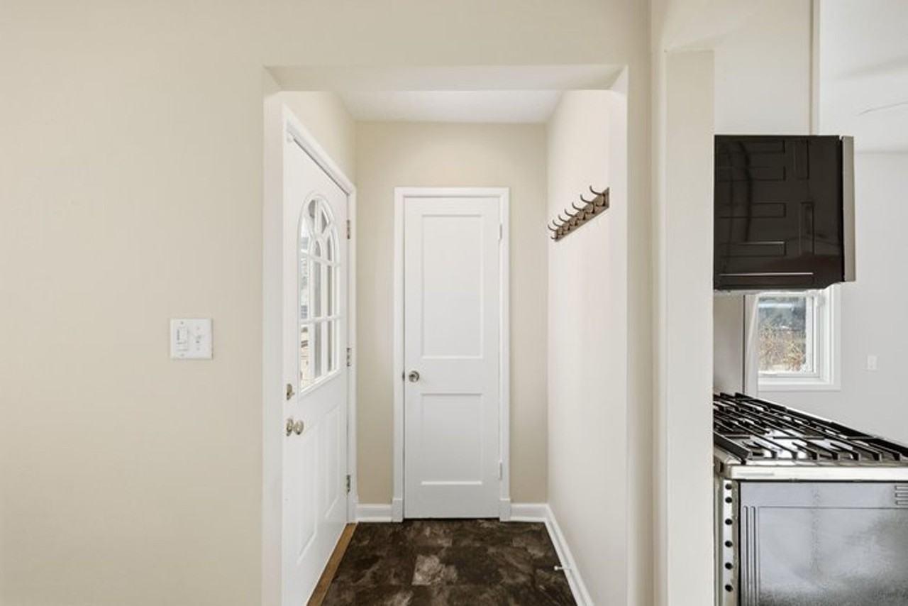 1050 57th St - Photo 4 of 23