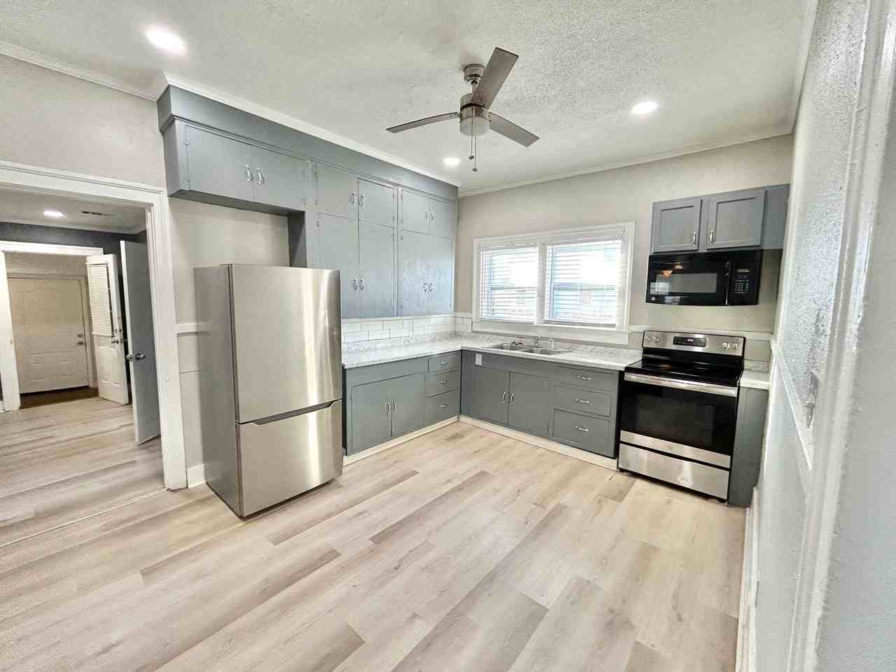 1922 Greene St - Photo 7 of 17