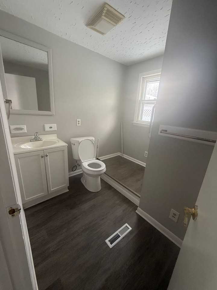 41537 Northwood St - Photo 3 of 11