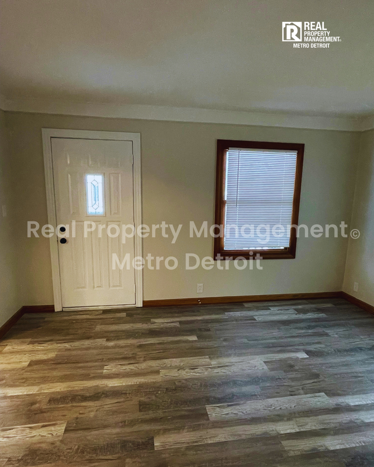 4462 1st St - Photo 3 of 25