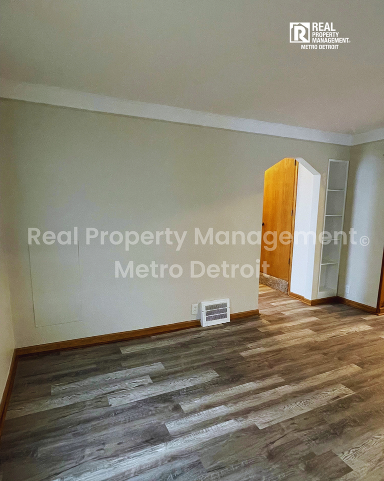 4462 1st St - Photo 4 of 25