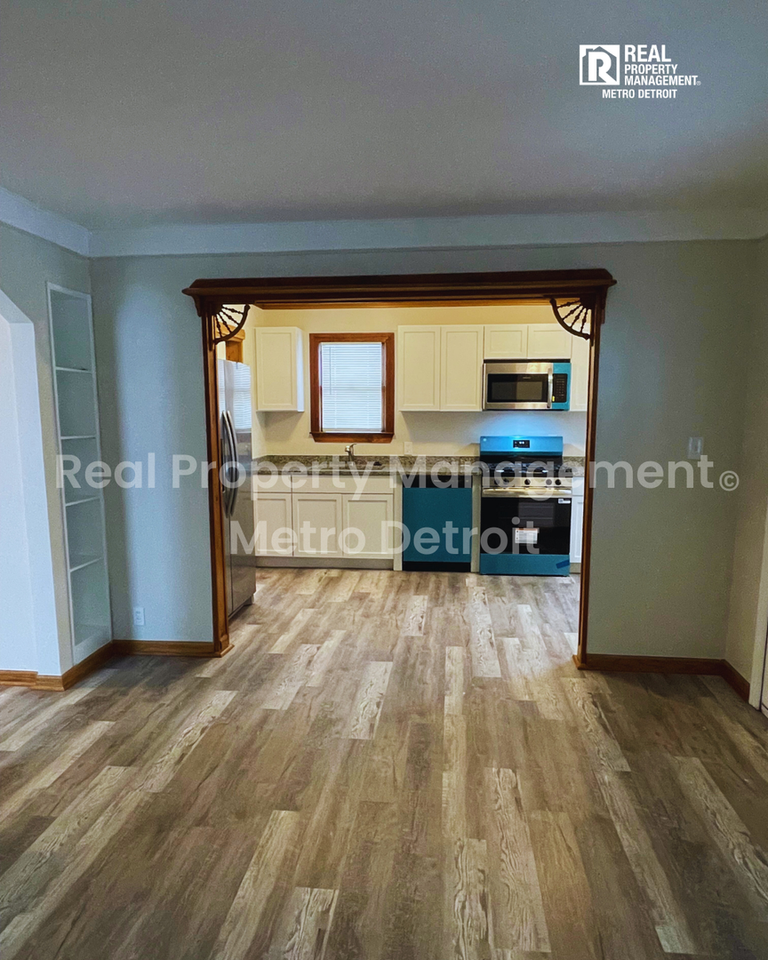 4462 1st St - Photo 5 of 25