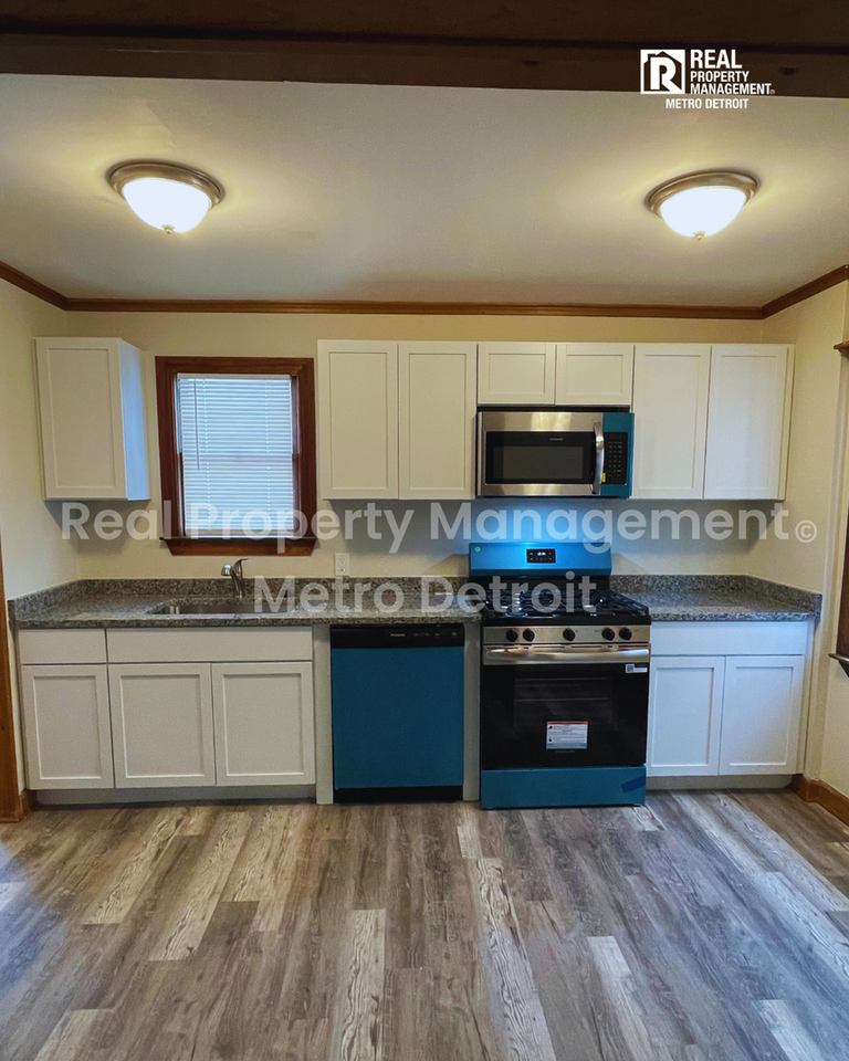 4462 1st St - Photo 6 of 25