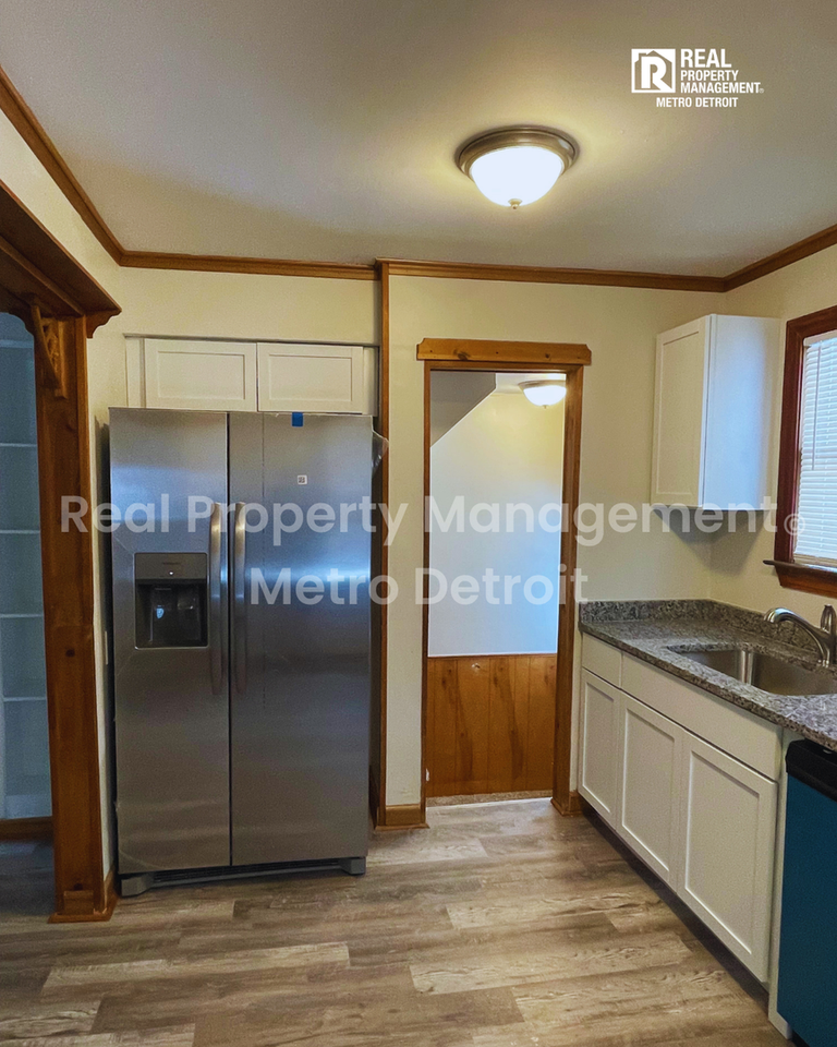 4462 1st St - Photo 7 of 25