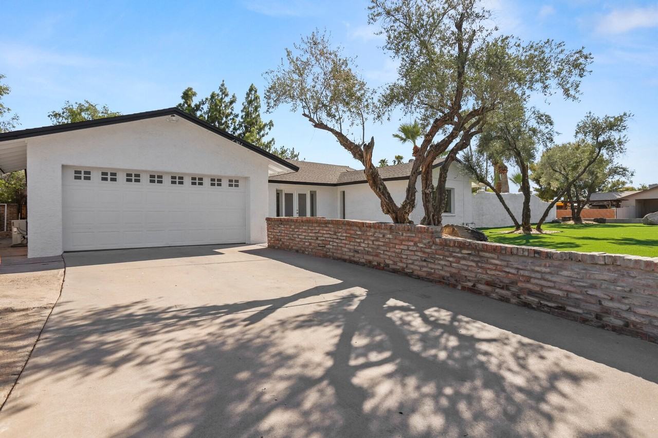 1203 E Carson Dr - Photo 3 of 50