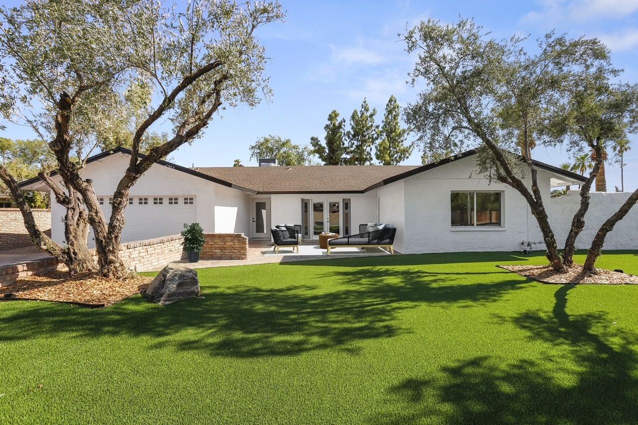 1203 E Carson Dr - Photo 5 of 50