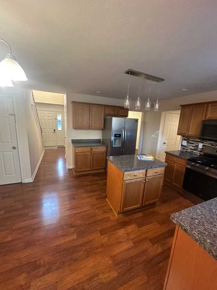 4 Kings Way - Photo 3 of 27