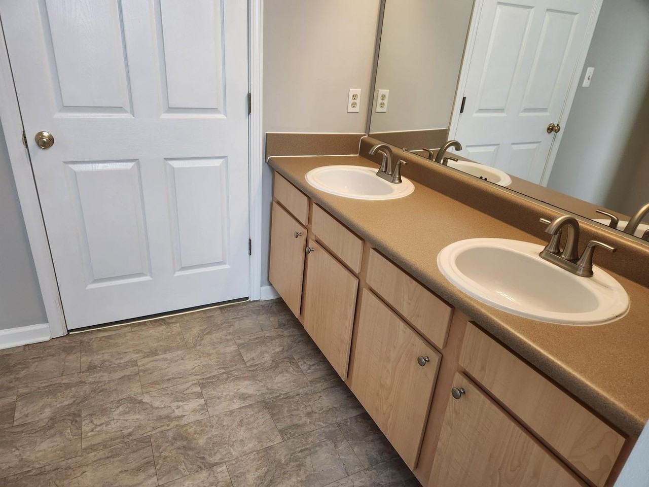 737 Woodland Creek Way - Photo 7 of 8