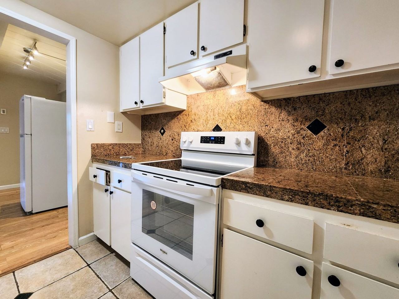 111 Avram Ave - Photo 7 of 24