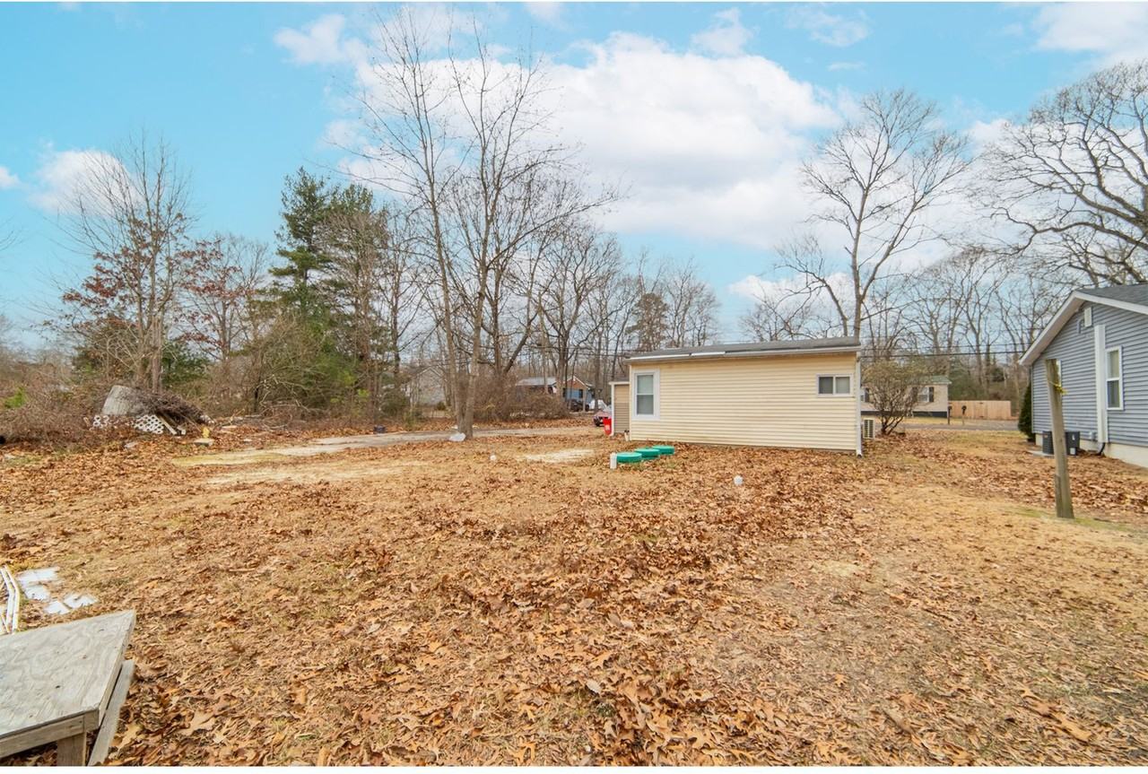 324 Fern Rd - Photo 3 of 10