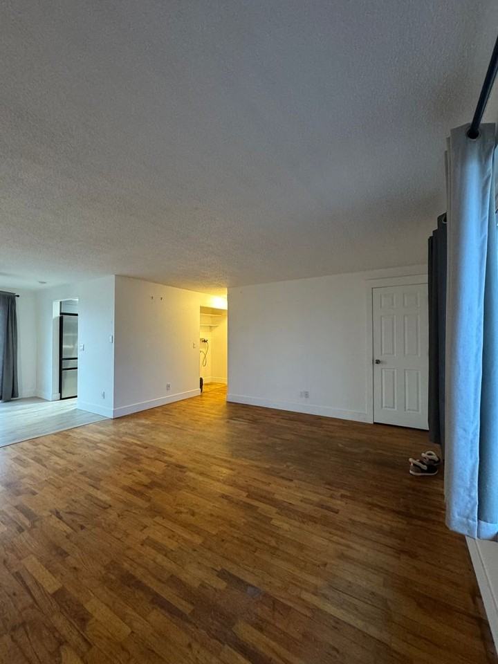 701 N Okanogan St - Photo 5 of 14