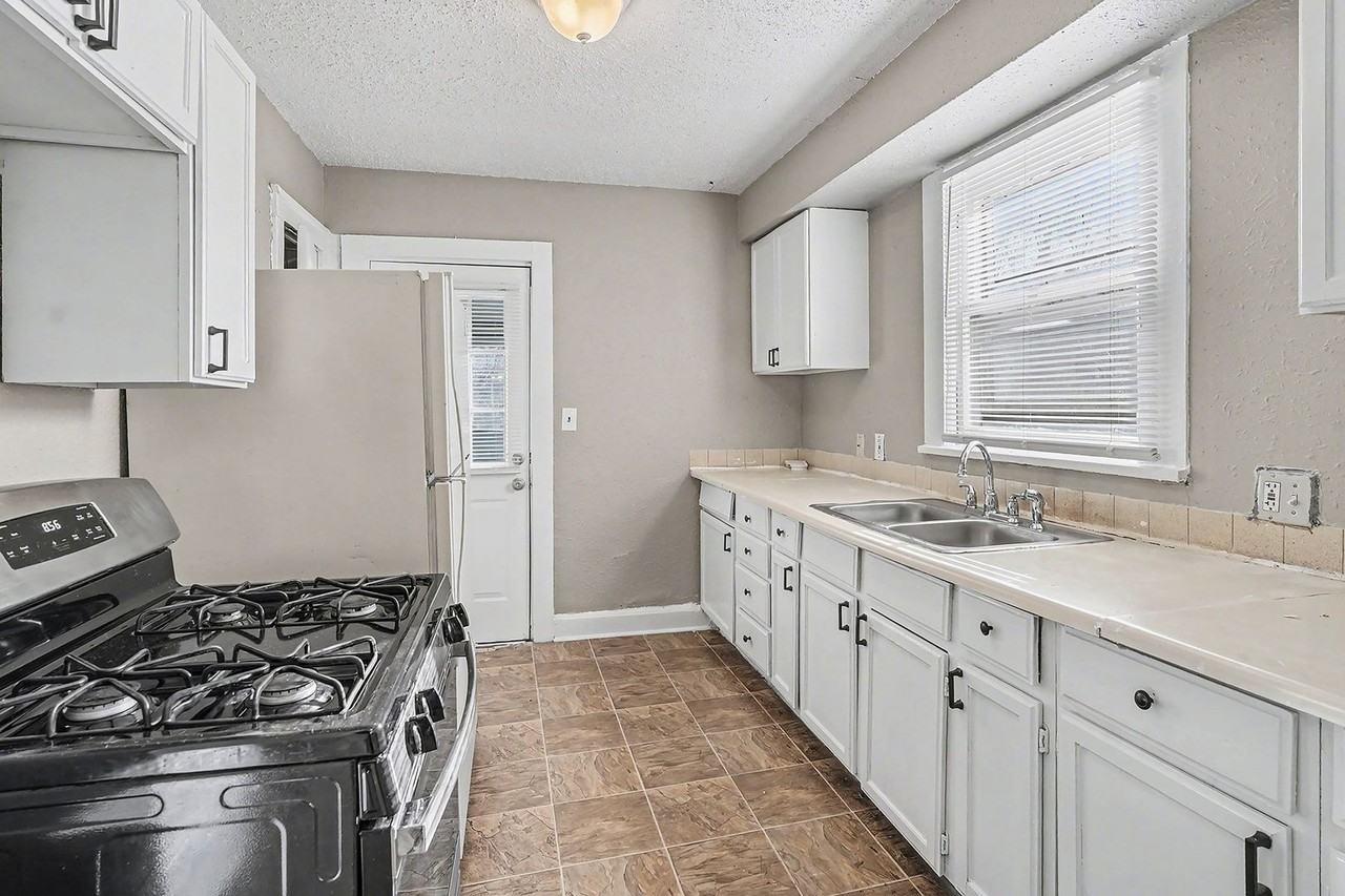 5619 Wayne Ave - Photo 4 of 16