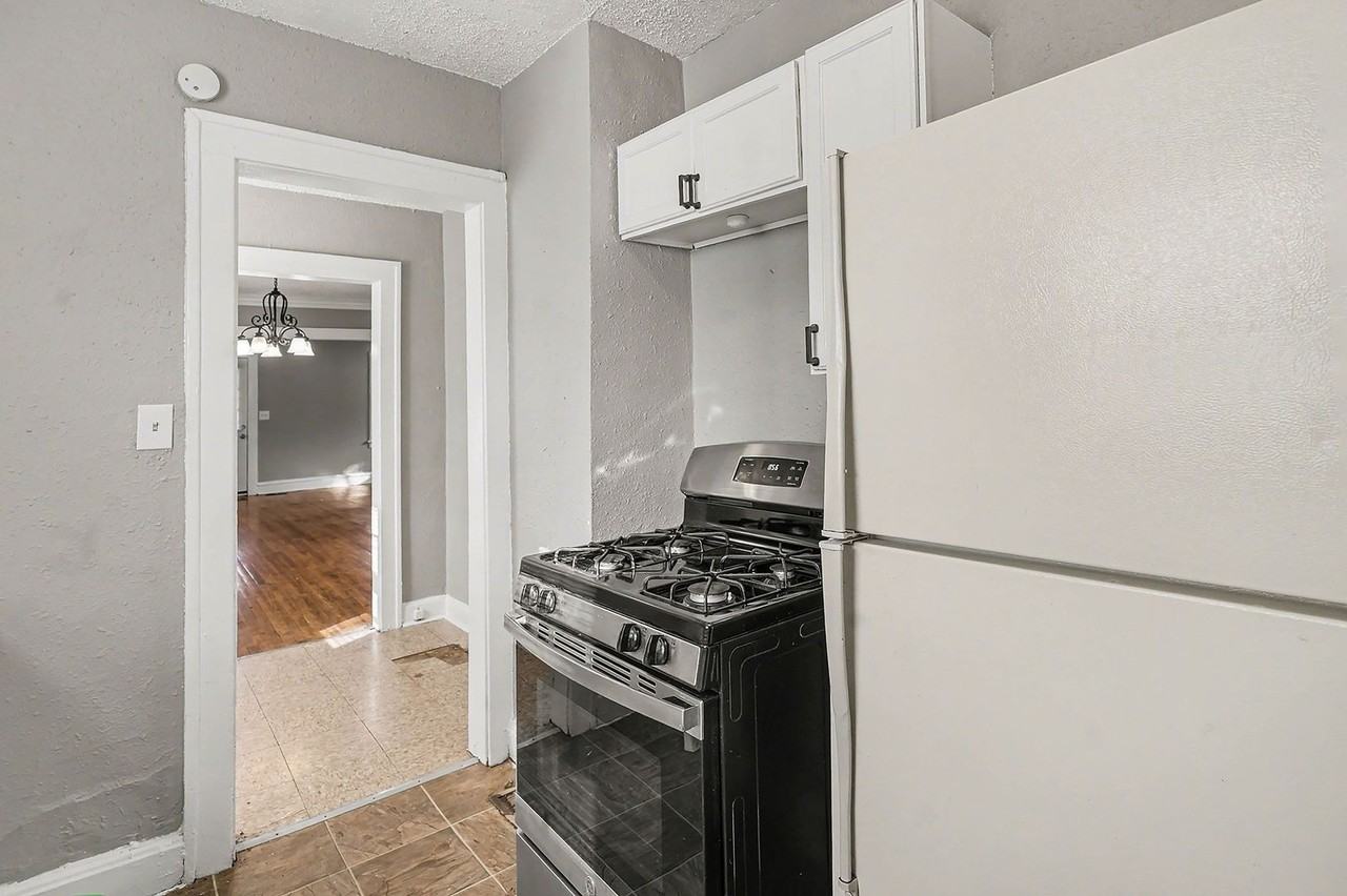 5619 Wayne Ave - Photo 5 of 16