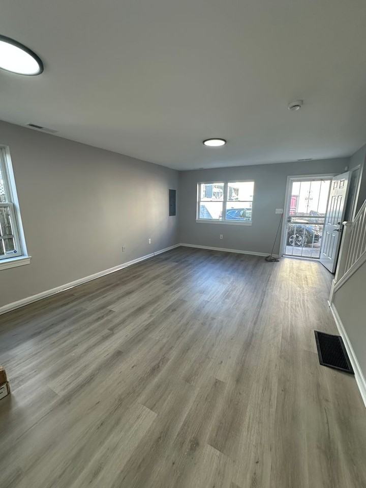 2242 Latona St - Photo 4 of 14