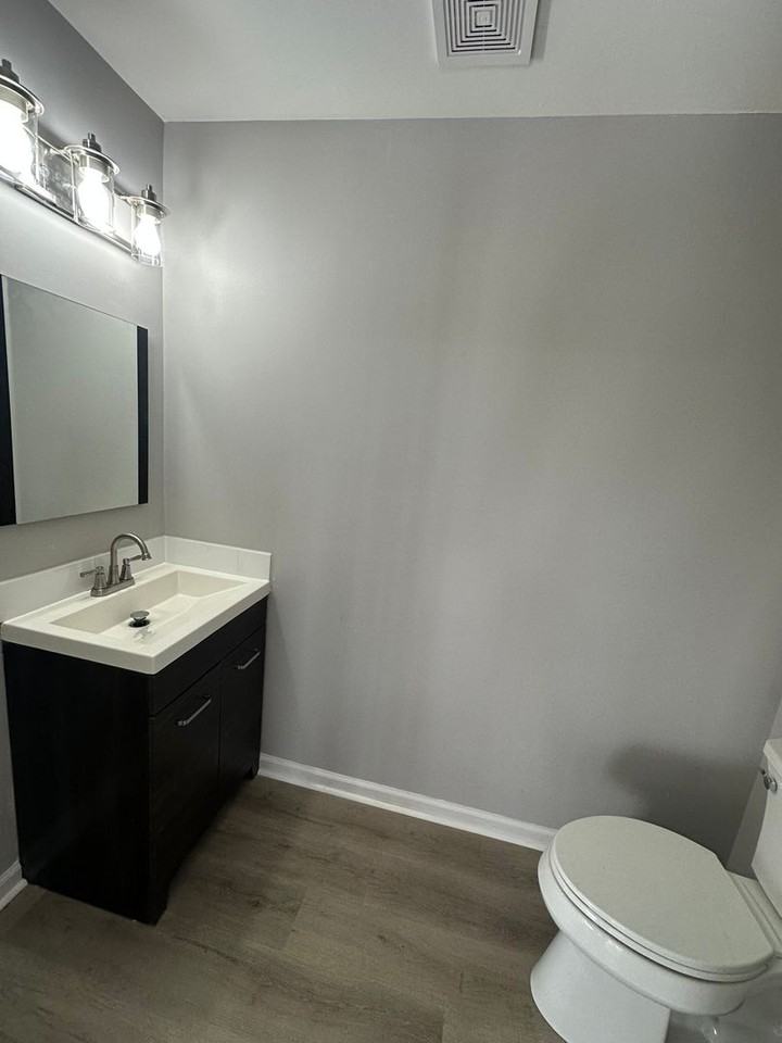 2242 Latona St - Photo 7 of 14