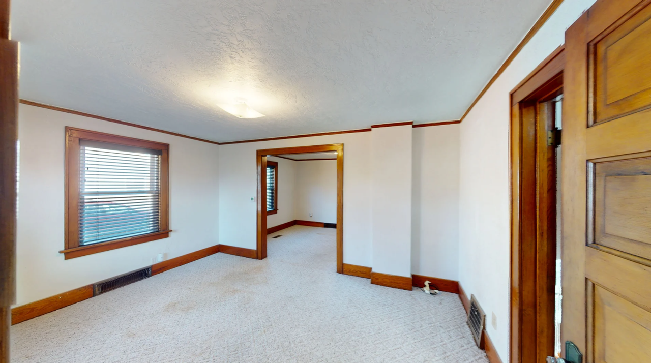 2520 S Norton Ave - Photo 2 of 19