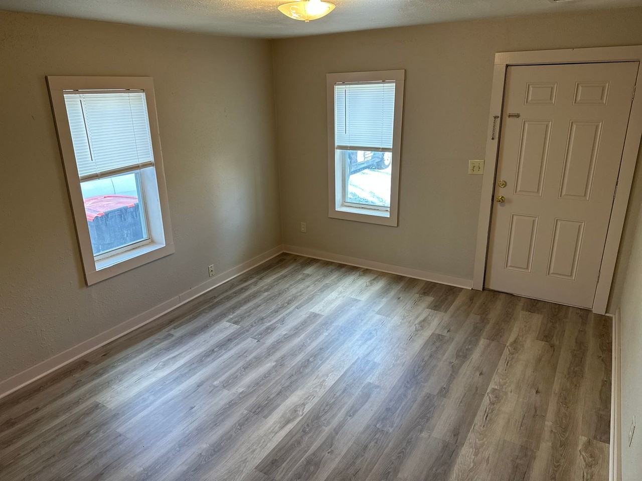 1318 Crutcher St - Photo 2 of 17