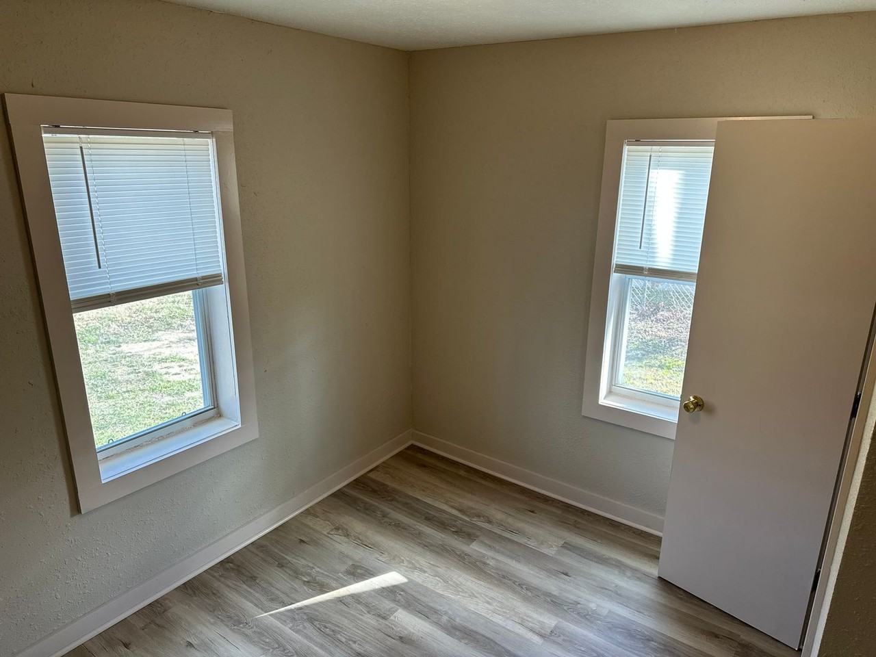 1318 Crutcher St - Photo 7 of 17