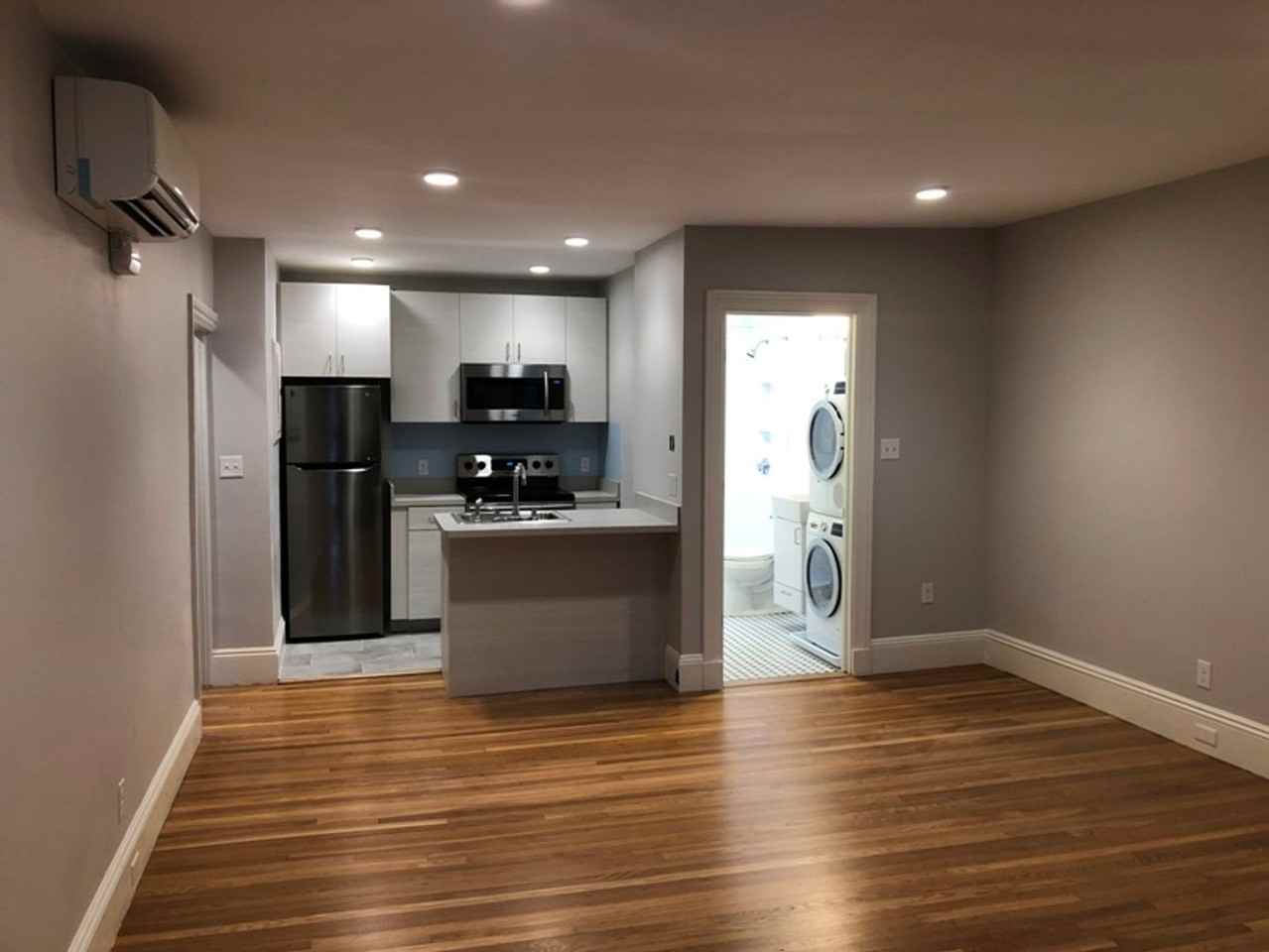 174 Newbury St - Photo 5 of 16