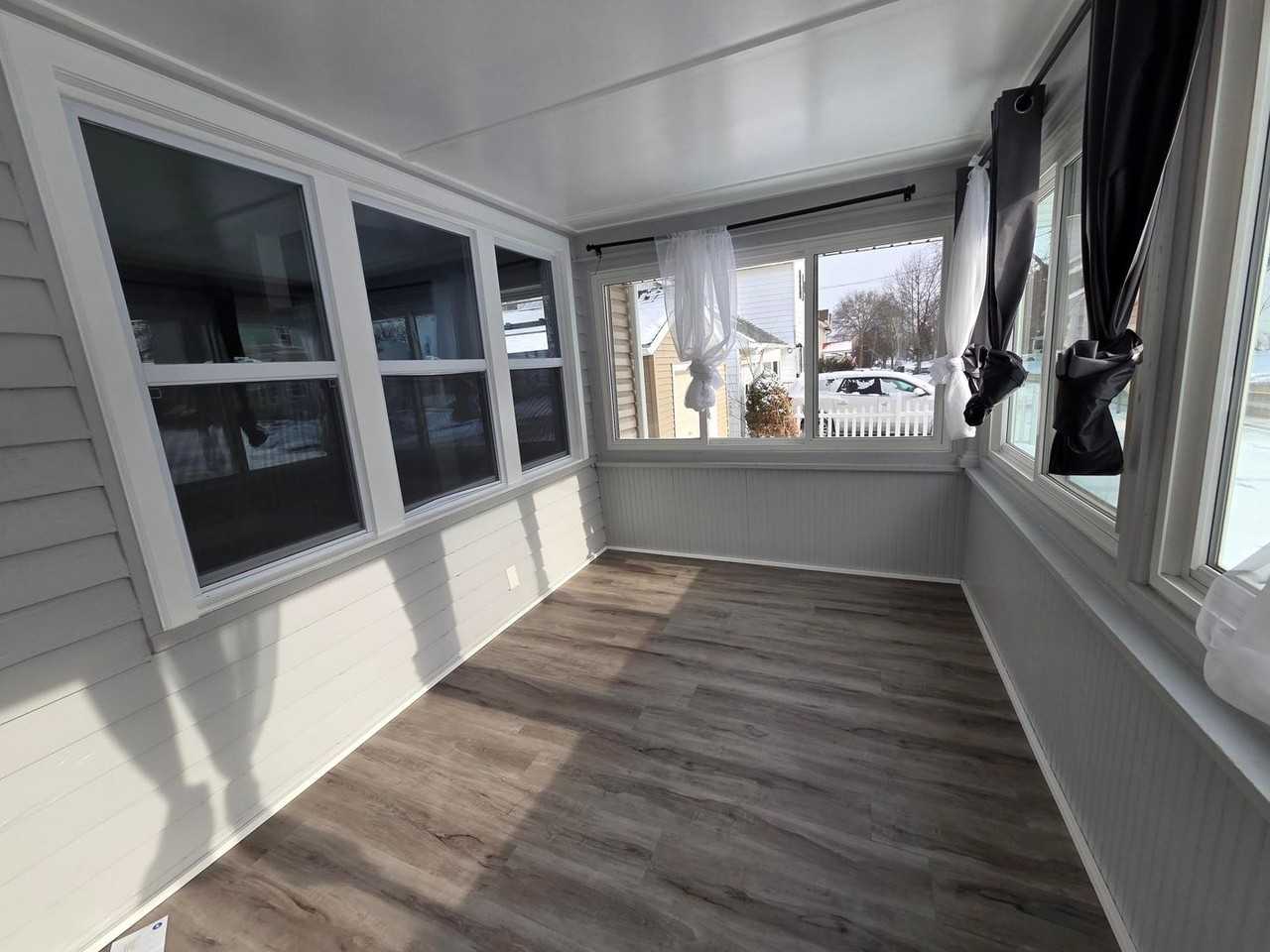 406 E Liberty St - Photo 2 of 15