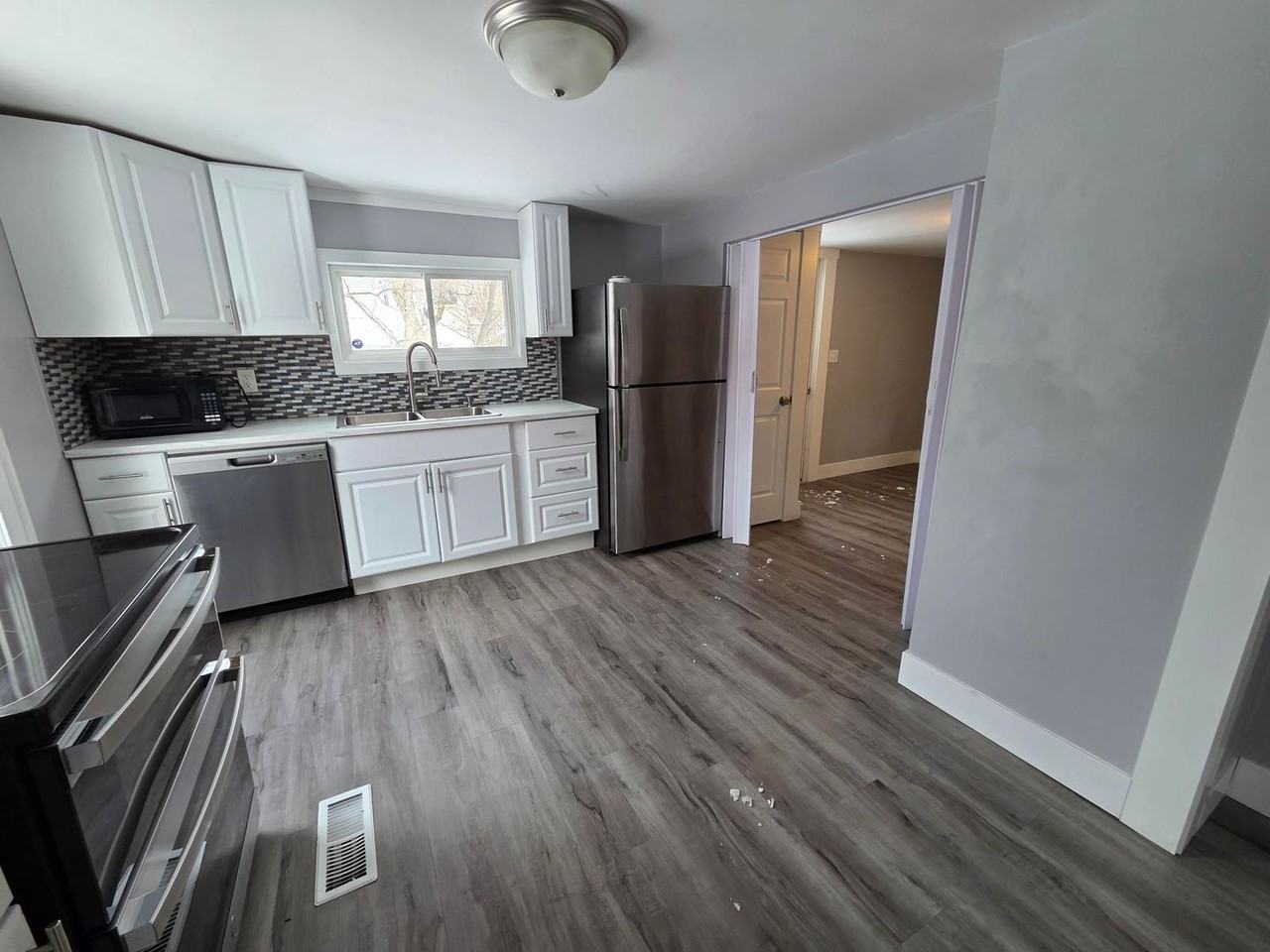 406 E Liberty St - Photo 4 of 15