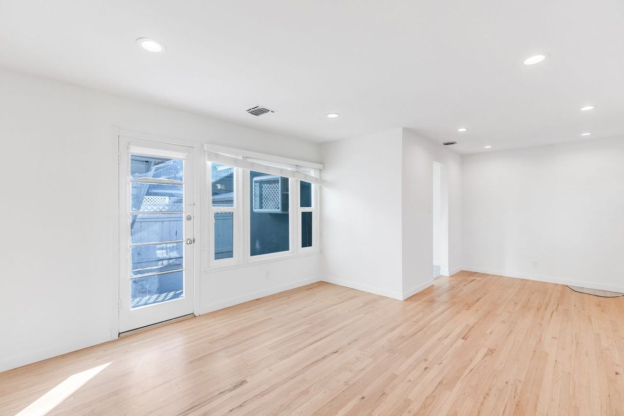 12334 Moorpark St - Photo 4 of 18