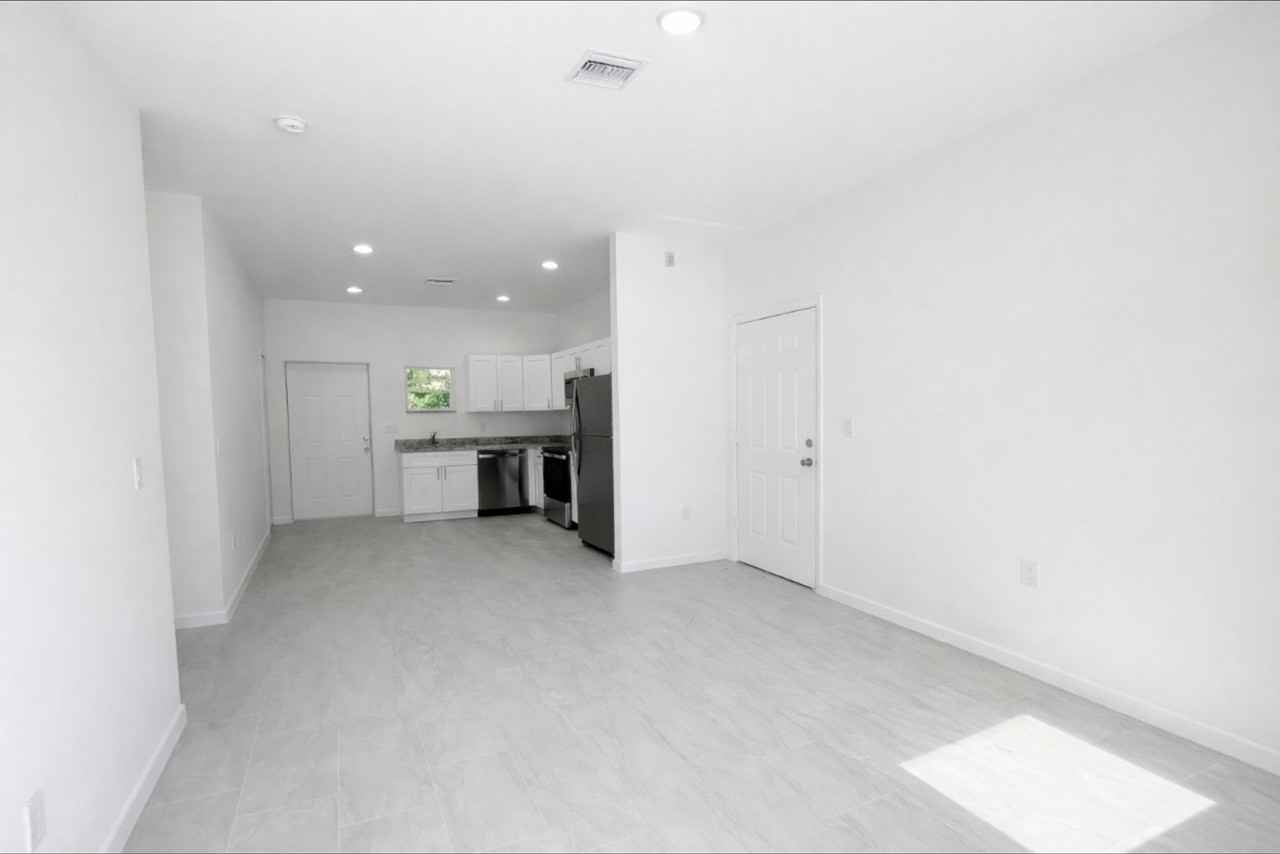 3102 45th St W - Photo 3 of 14