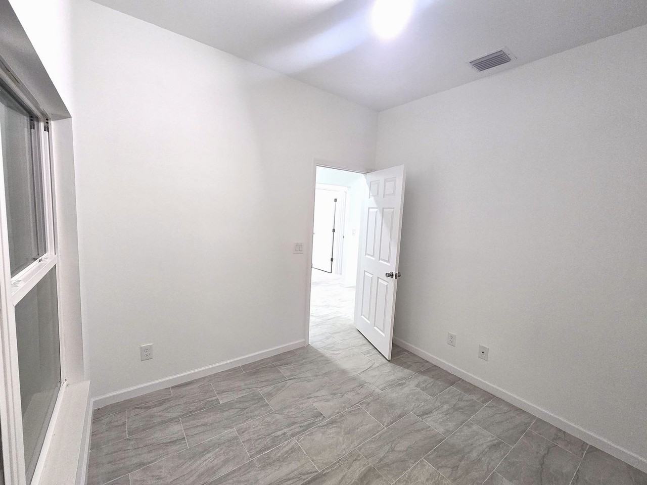 3107 73rd St W - Photo 3 of 40