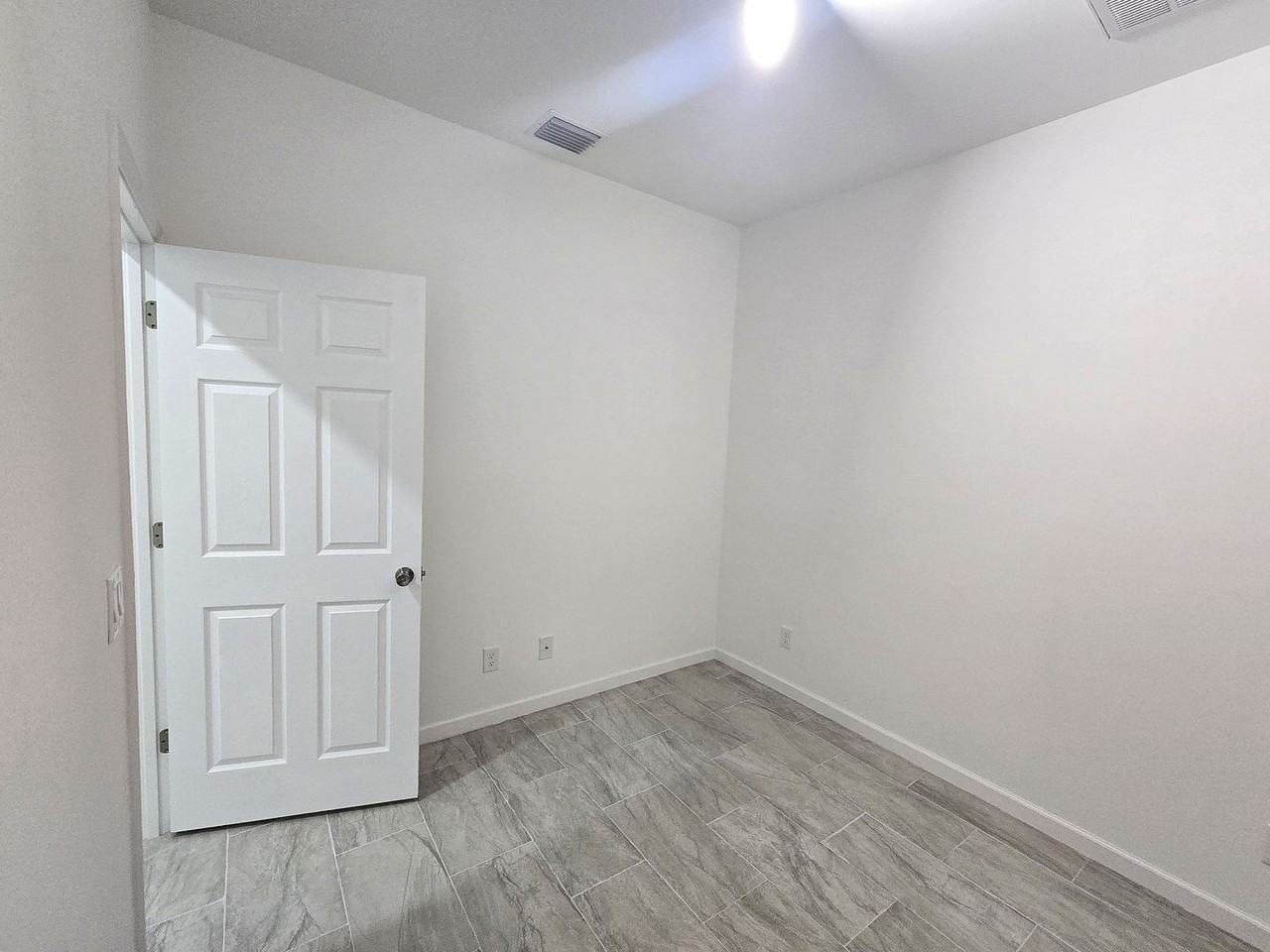 3107 73rd St W - Photo 4 of 40