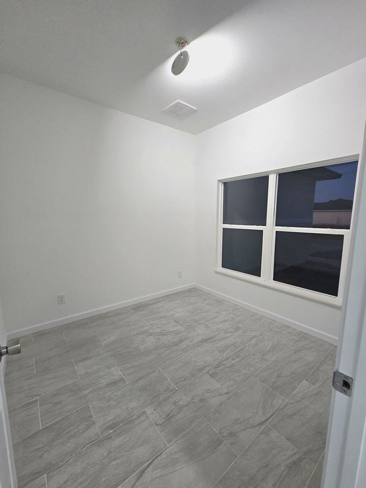 3107 73rd St W - Photo 6 of 40