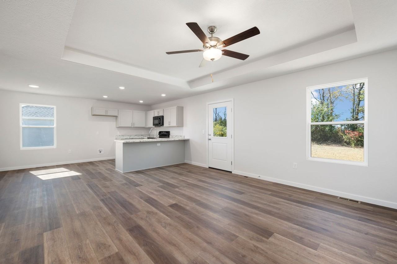 1325 W Maurice St - Photo 2 of 22