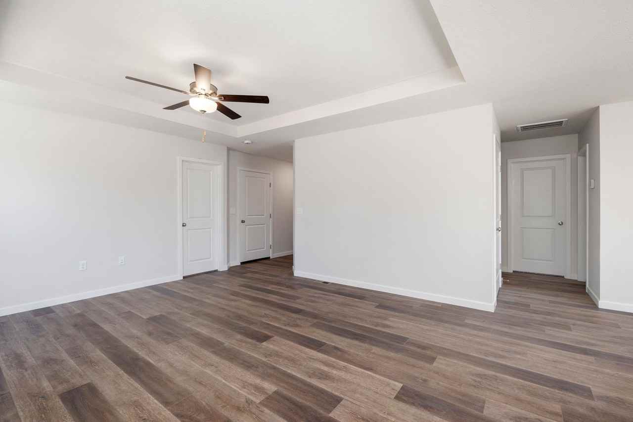 1325 W Maurice St - Photo 4 of 22