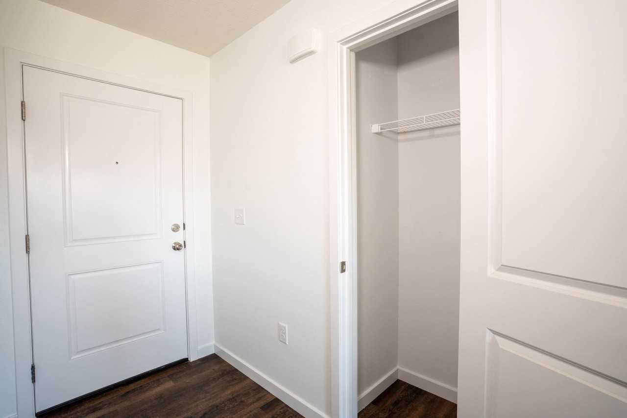 1365 W Maurice St - Photo 3 of 28