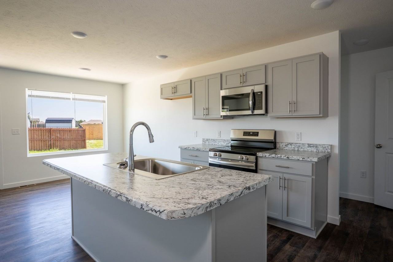 1365 W Maurice St - Photo 6 of 28