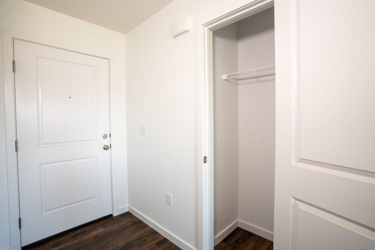 1380 Kay St - Photo 3 of 28